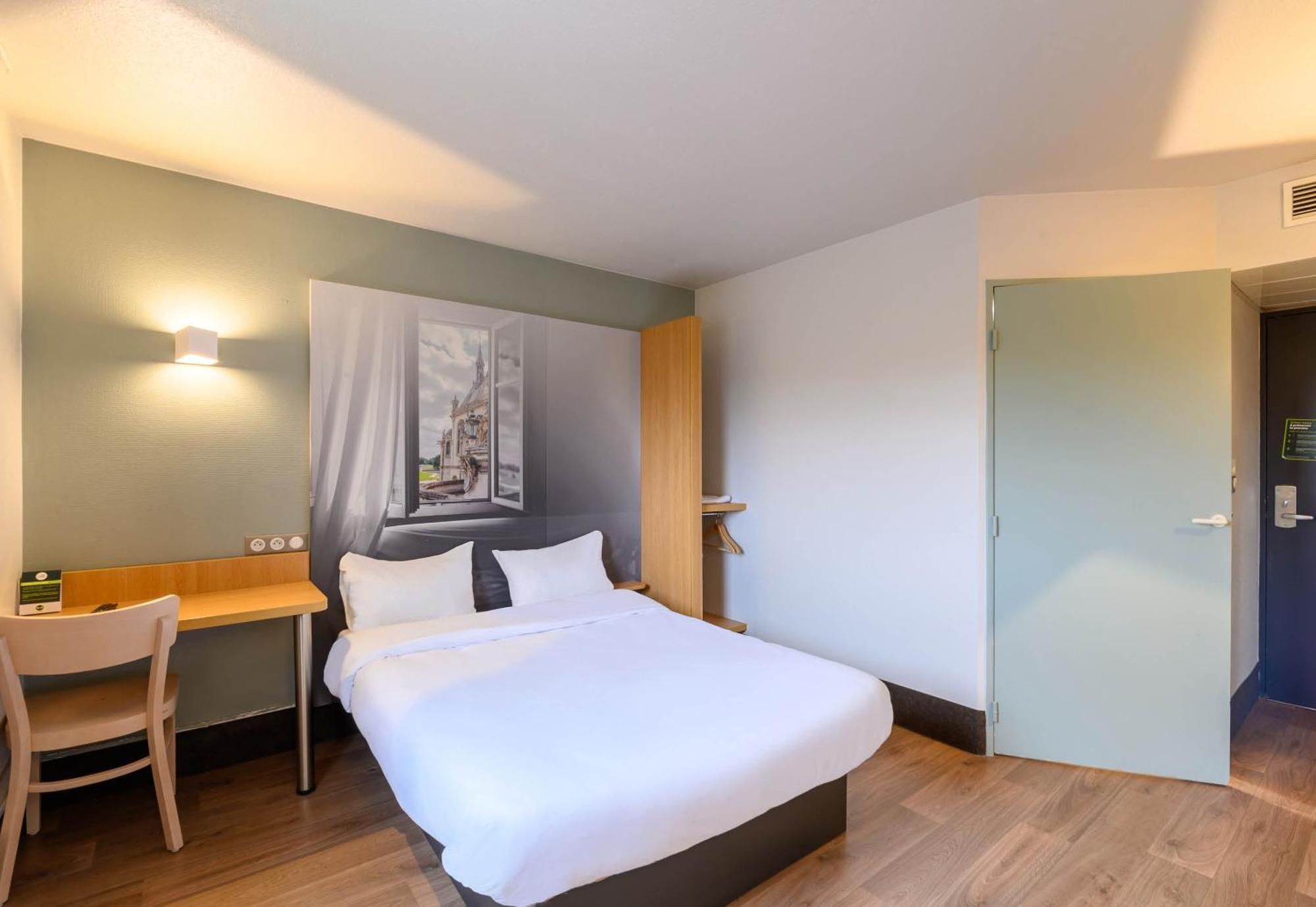 B&B Hotel Creil Chantilly Eksteriør bilde